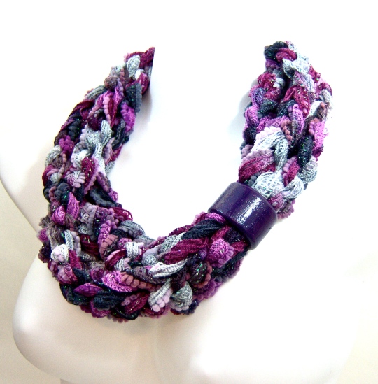 violet purple chunky chain scarf